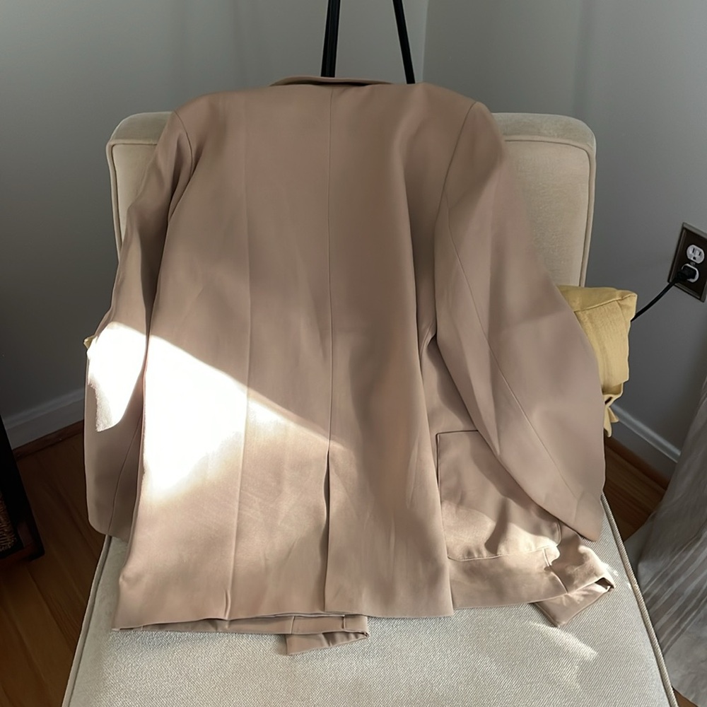 NWT Women’s Oversized Blazer Size Small Camel Color - Picture 4 of 5